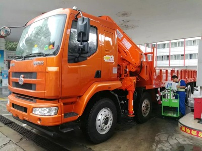 乘龙前四后四随车吊