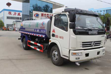 东风多利卡型洒水车