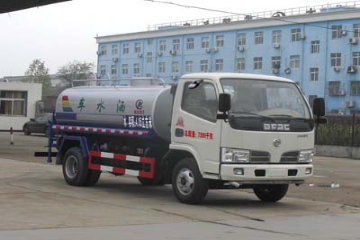 东风小多利卡型洒水车